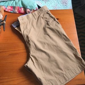 Men’s khaki shorts